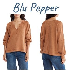NWT Blu Pepper Split Neck Ling Sleeve Raglan Brown Top